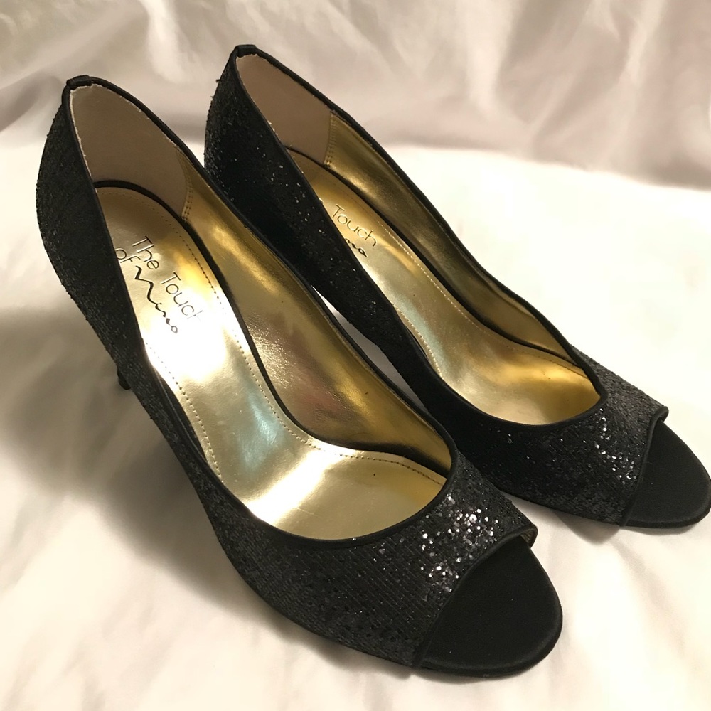 The touch of Nina Black Heels Size 11